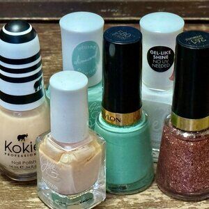Bundle of 6 new nail polishes